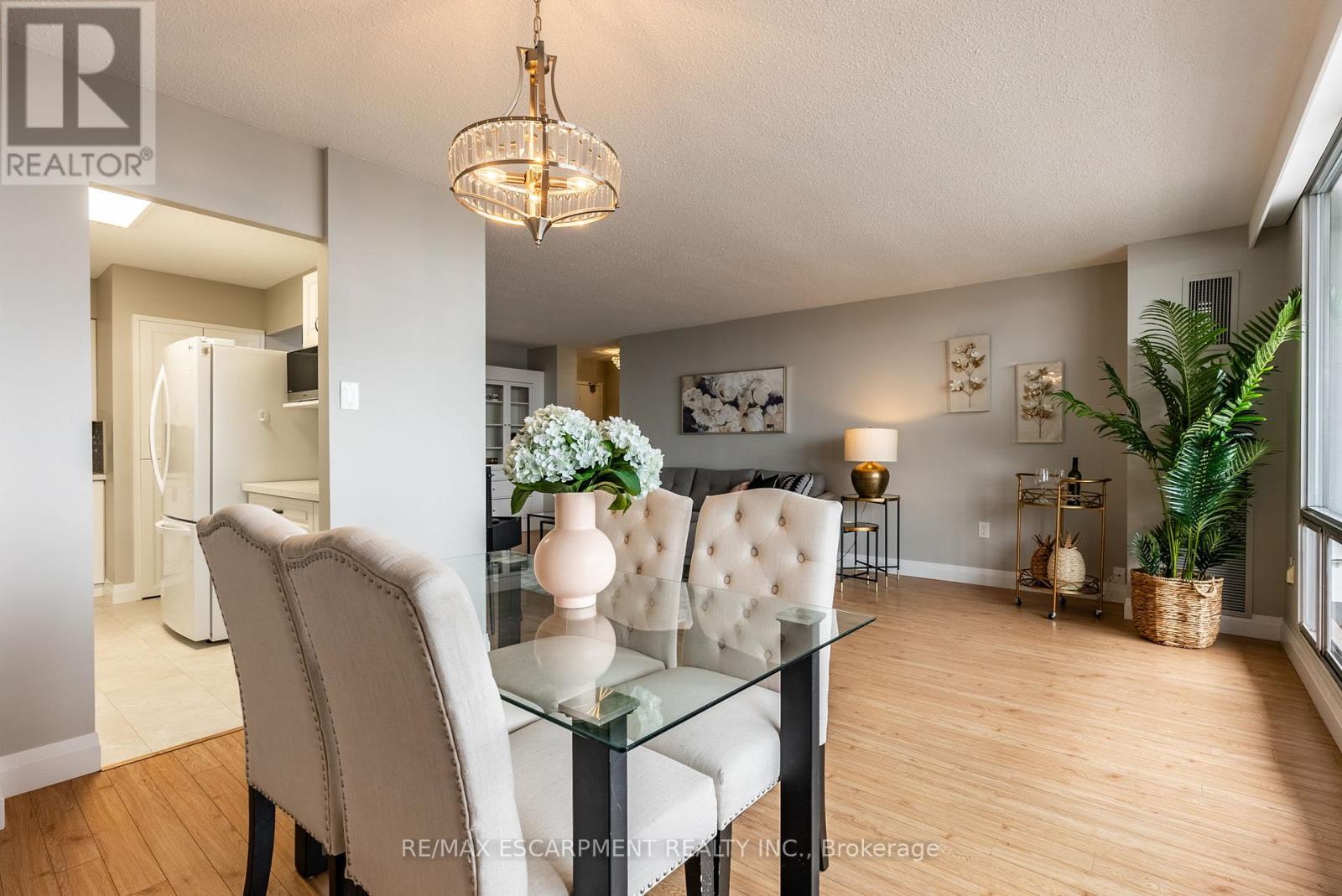 306 - 2055 Upper Middle Road, Burlington, Ontario  L7P 3P4 - Photo 5 - W12135291