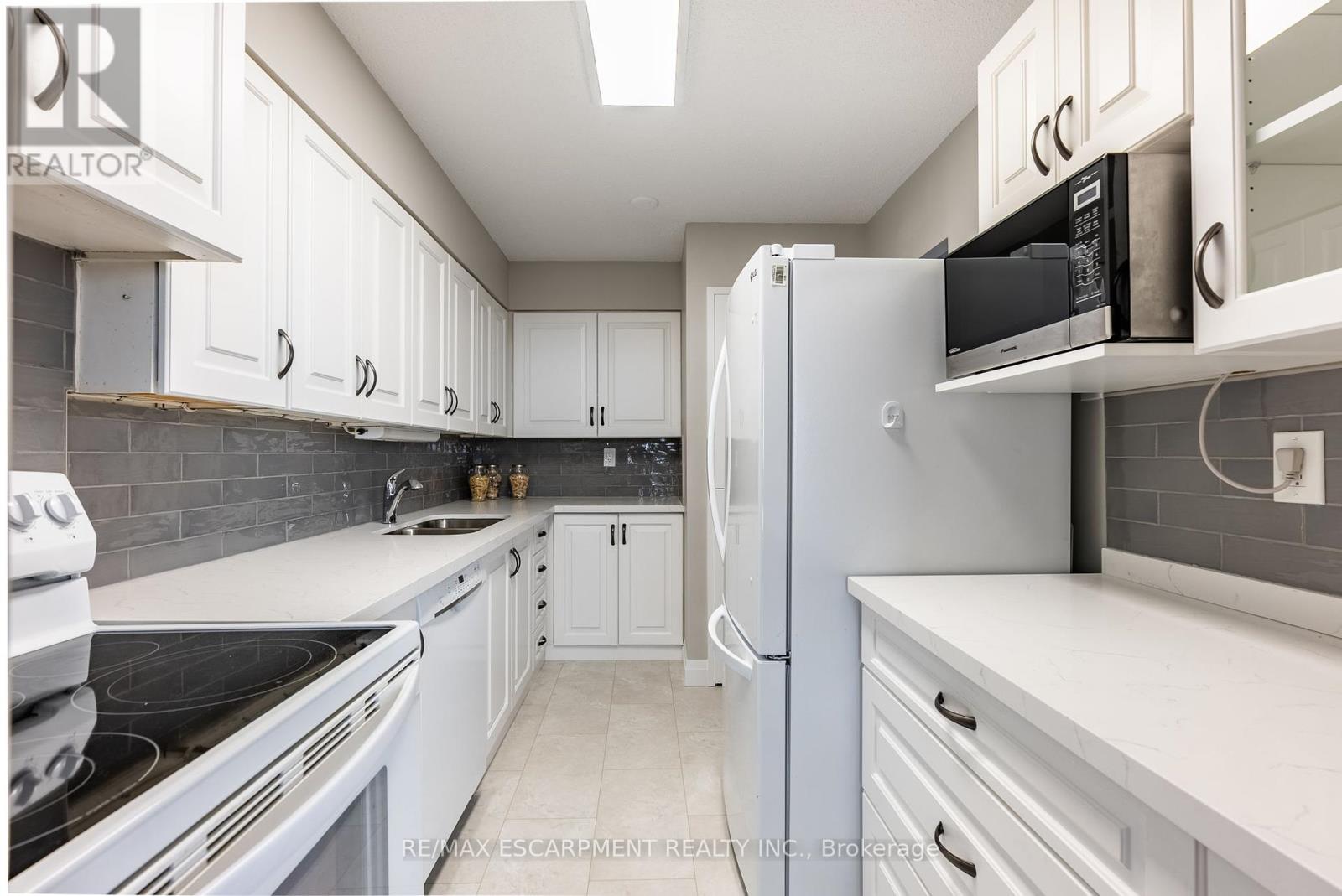 306 - 2055 Upper Middle Road, Burlington, Ontario  L7P 3P4 - Photo 6 - W12135291