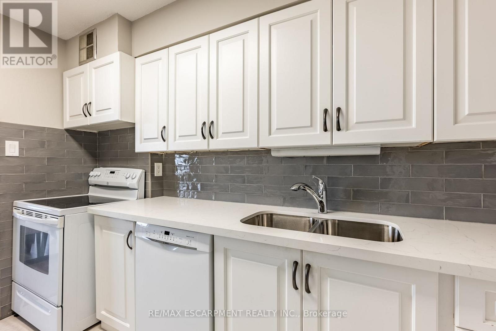 306 - 2055 Upper Middle Road, Burlington, Ontario  L7P 3P4 - Photo 7 - W12135291