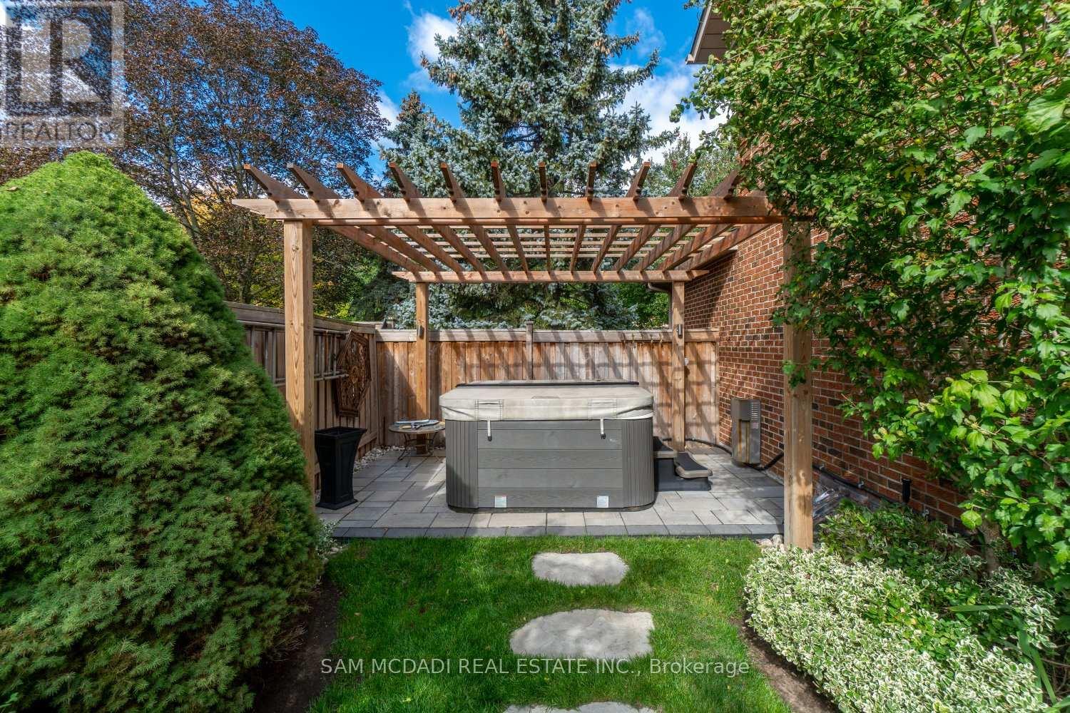 1560 Ifield Road, Mississauga, Ontario  L5H 3W1 - Photo 10 - W12135363