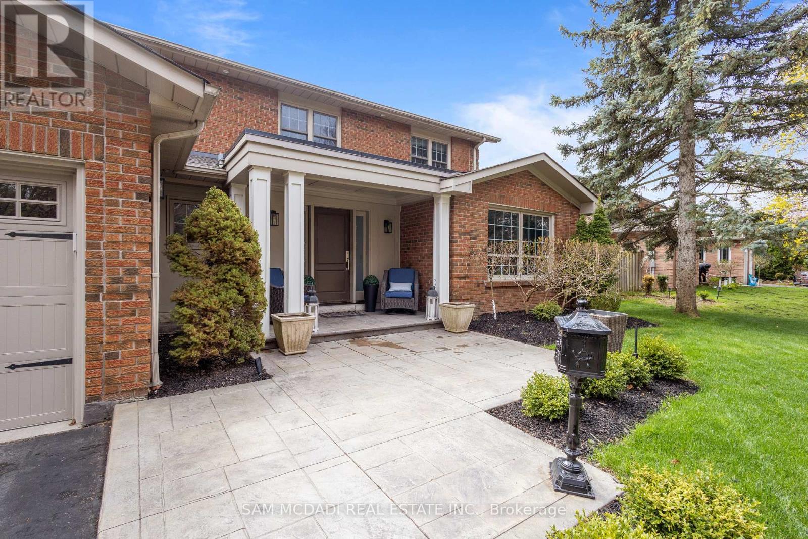 1560 Ifield Road, Mississauga, Ontario  L5H 3W1 - Photo 3 - W12135363