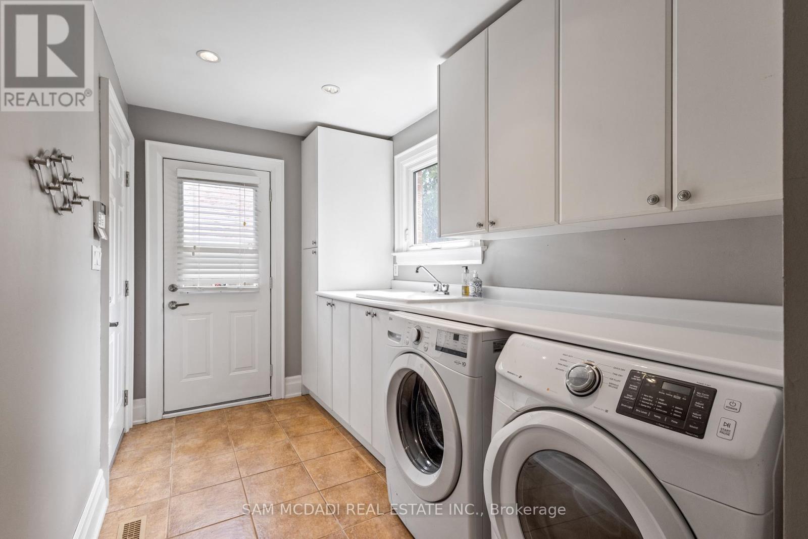 1560 Ifield Road, Mississauga, Ontario  L5H 3W1 - Photo 35 - W12135363