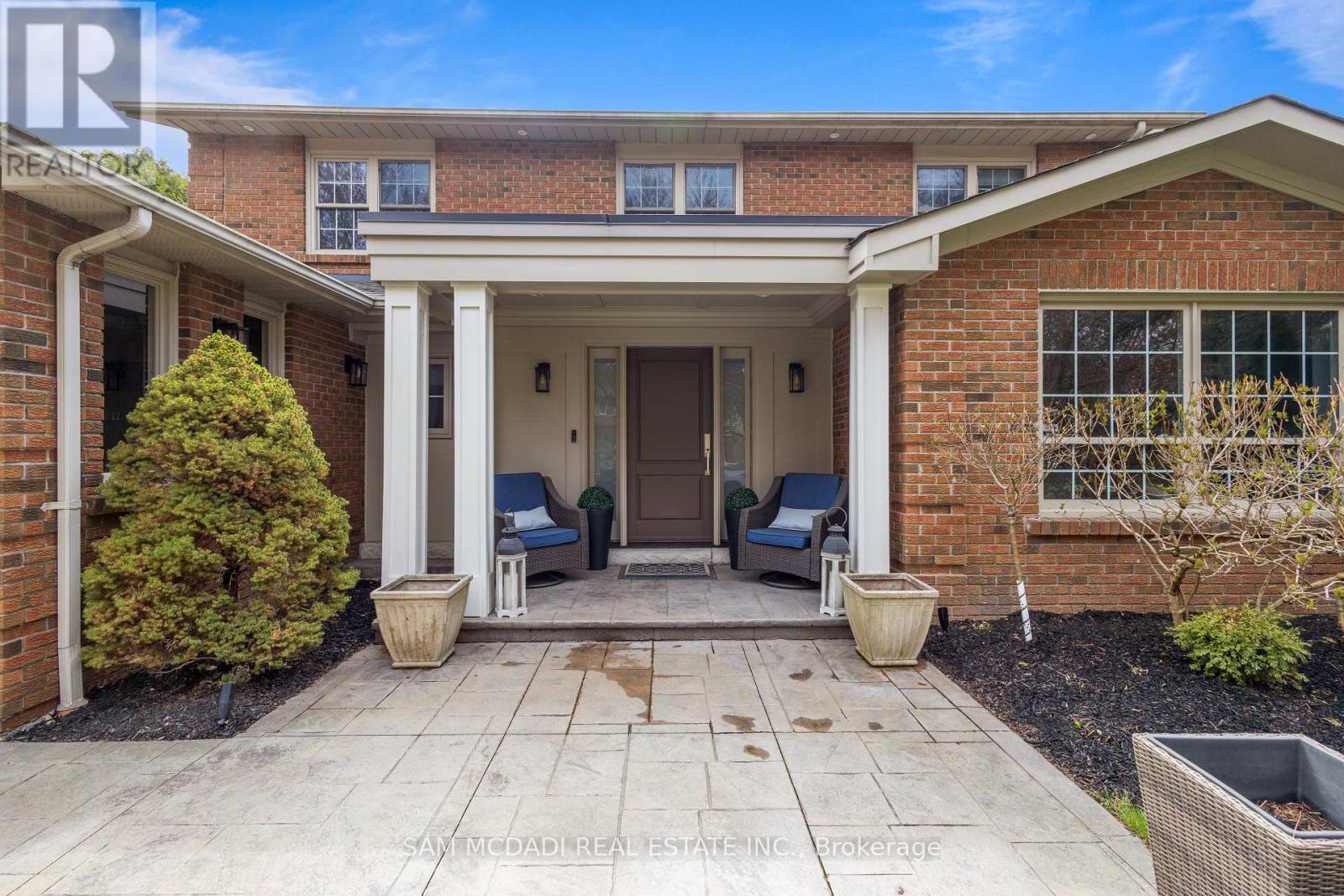 1560 Ifield Road, Mississauga, Ontario  L5H 3W1 - Photo 4 - W12135363