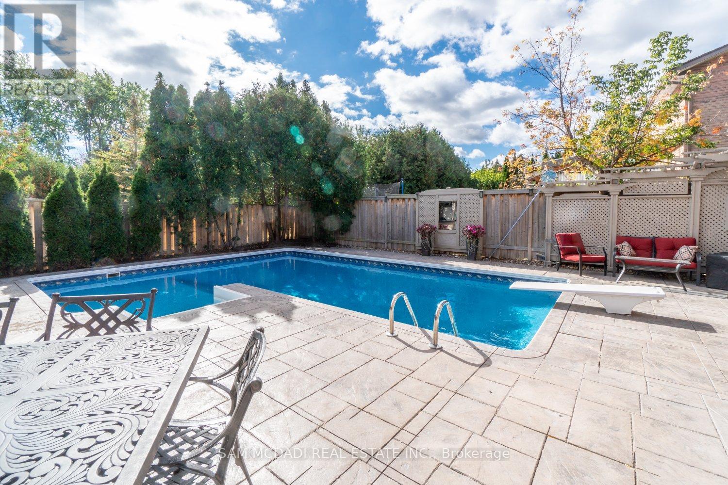 1560 Ifield Road, Mississauga, Ontario  L5H 3W1 - Photo 8 - W12135363