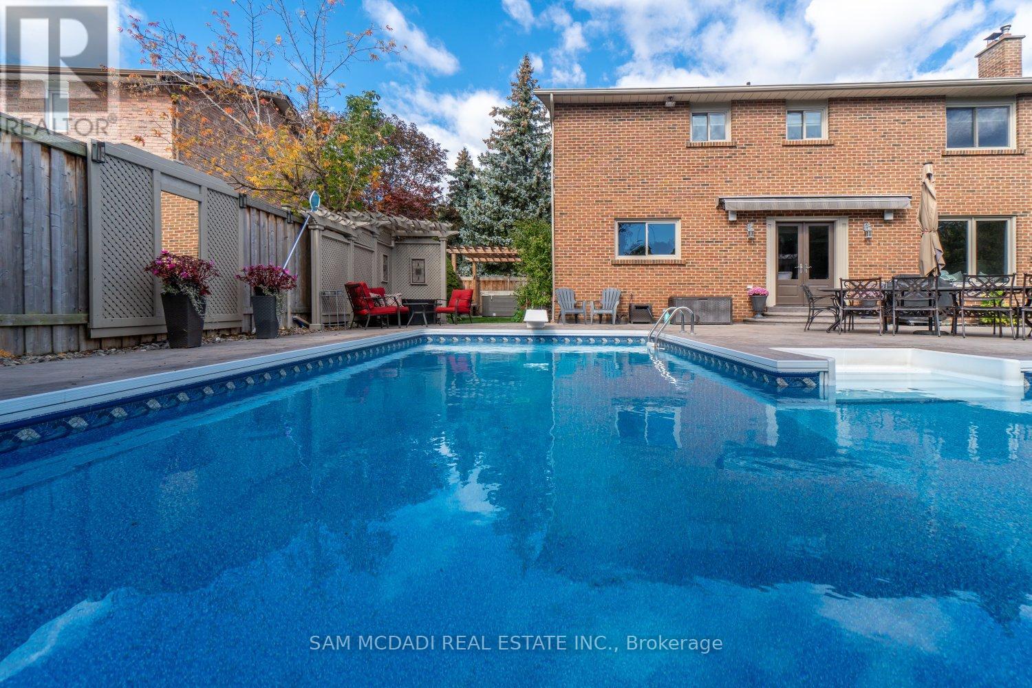1560 Ifield Road, Mississauga, Ontario  L5H 3W1 - Photo 9 - W12135363