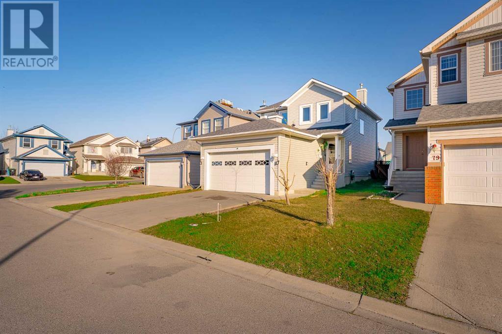 83 Martha's Close Ne, Calgary, Alberta  T3J 4P3 - Photo 2 - A2218494