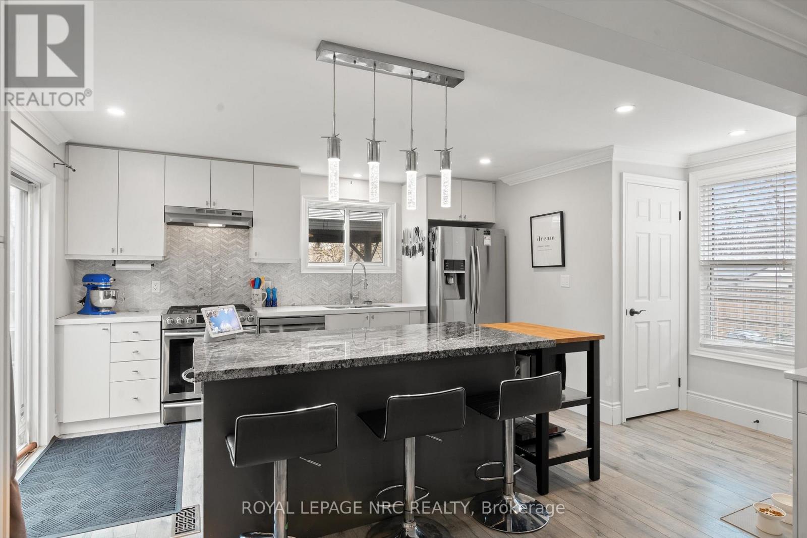15 East 24th Street, Hamilton, Ontario  L8V 2X8 - Photo 14 - X12135405