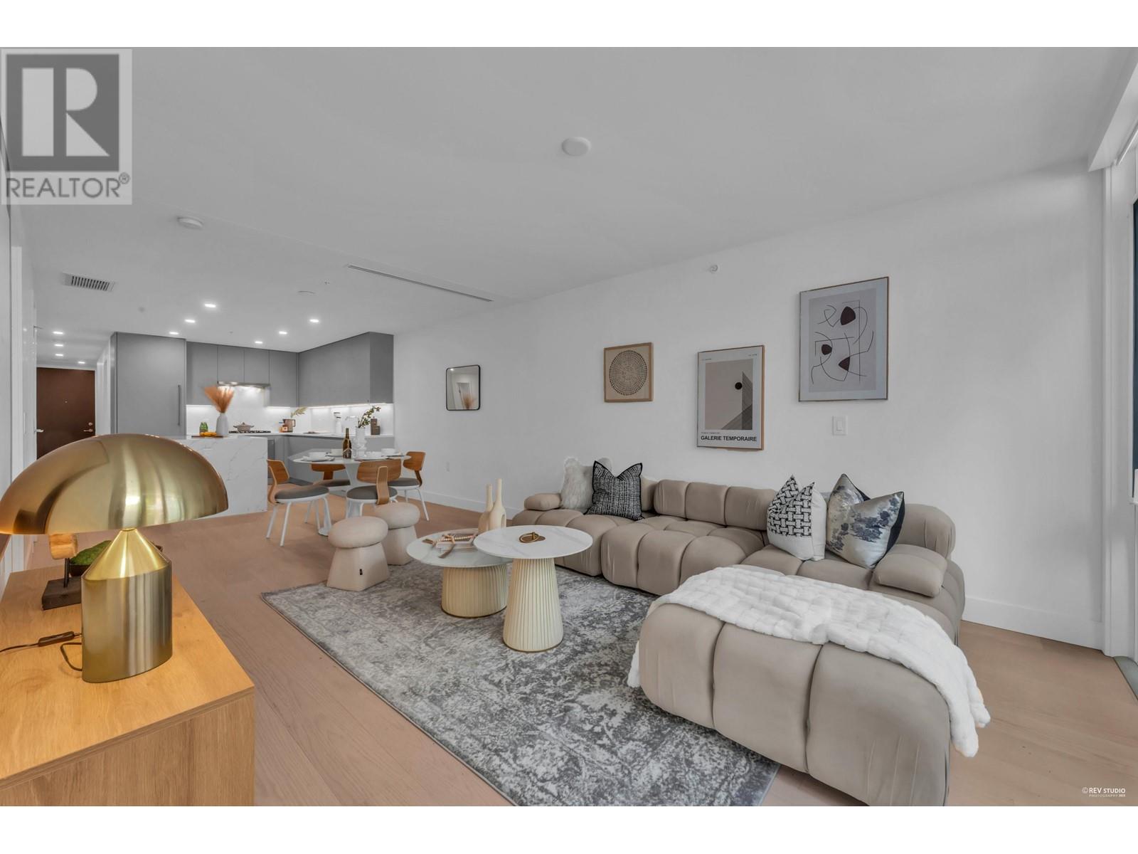 204 1331 MARINE DRIVE, West Vancouver, British Columbia