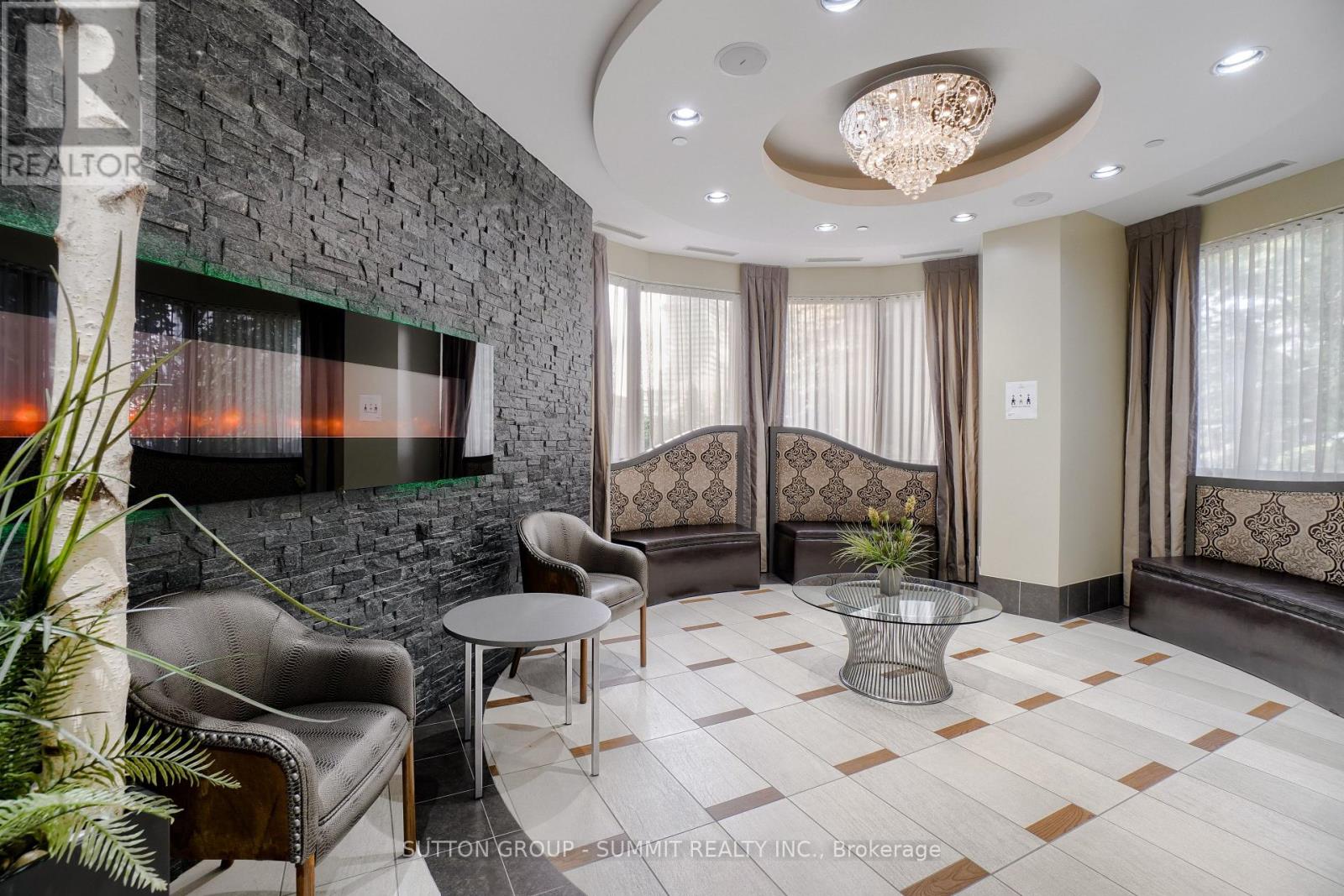 2310 - 310 Burnhamthorpe Road W, Mississauga, Ontario  L5B 4P9 - Photo 4 - W12135353