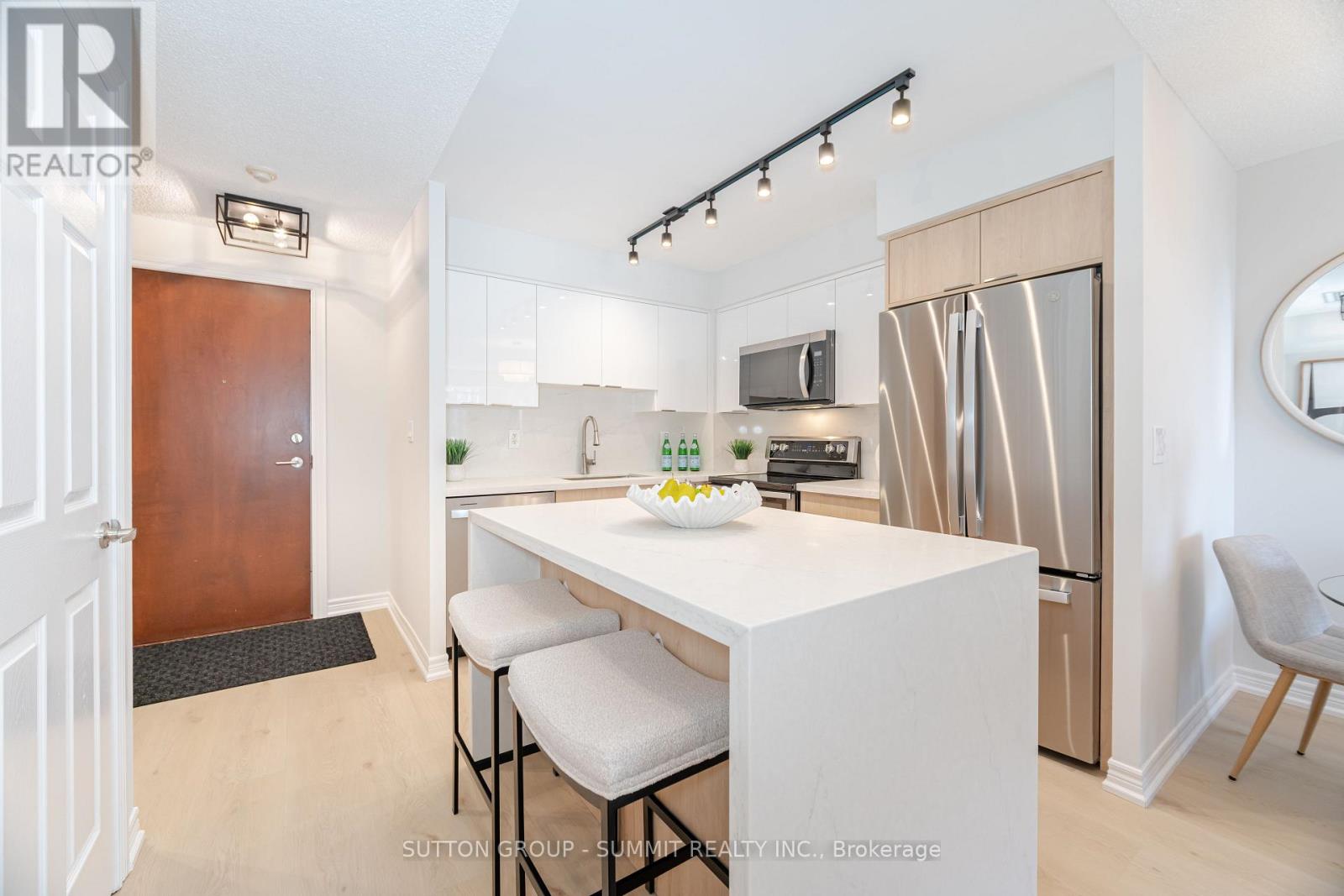 2310 - 310 Burnhamthorpe Road W, Mississauga, Ontario  L5B 4P9 - Photo 8 - W12135353
