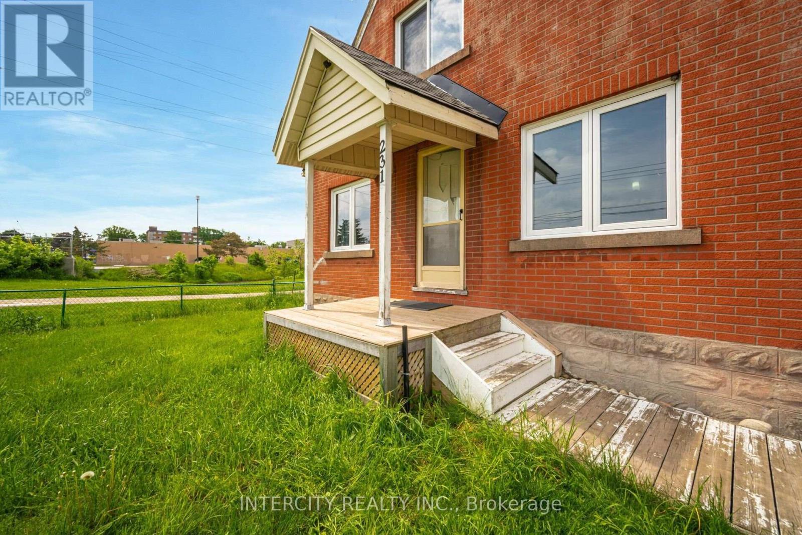 Property at 231 LAWRENCE AVENUE image 4