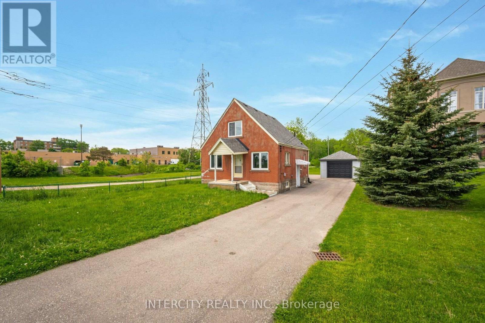 Property at 231 LAWRENCE AVENUE image 3