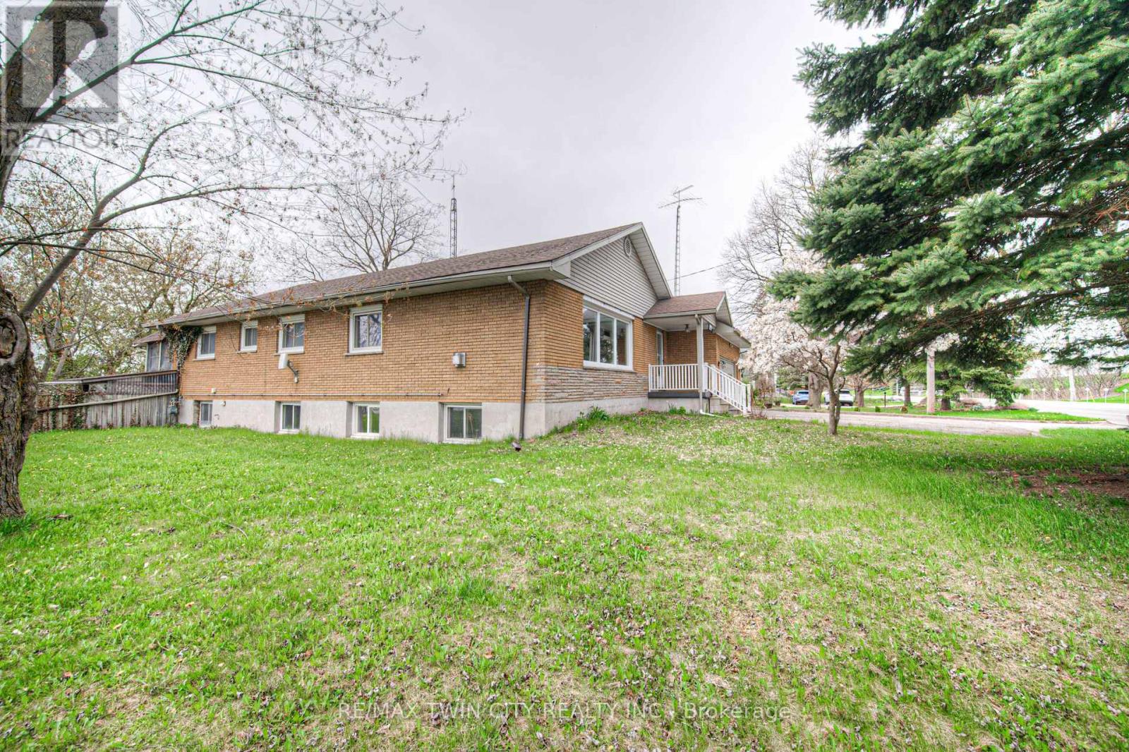 Property at 2300 FOUNTAIN STREET N image 2