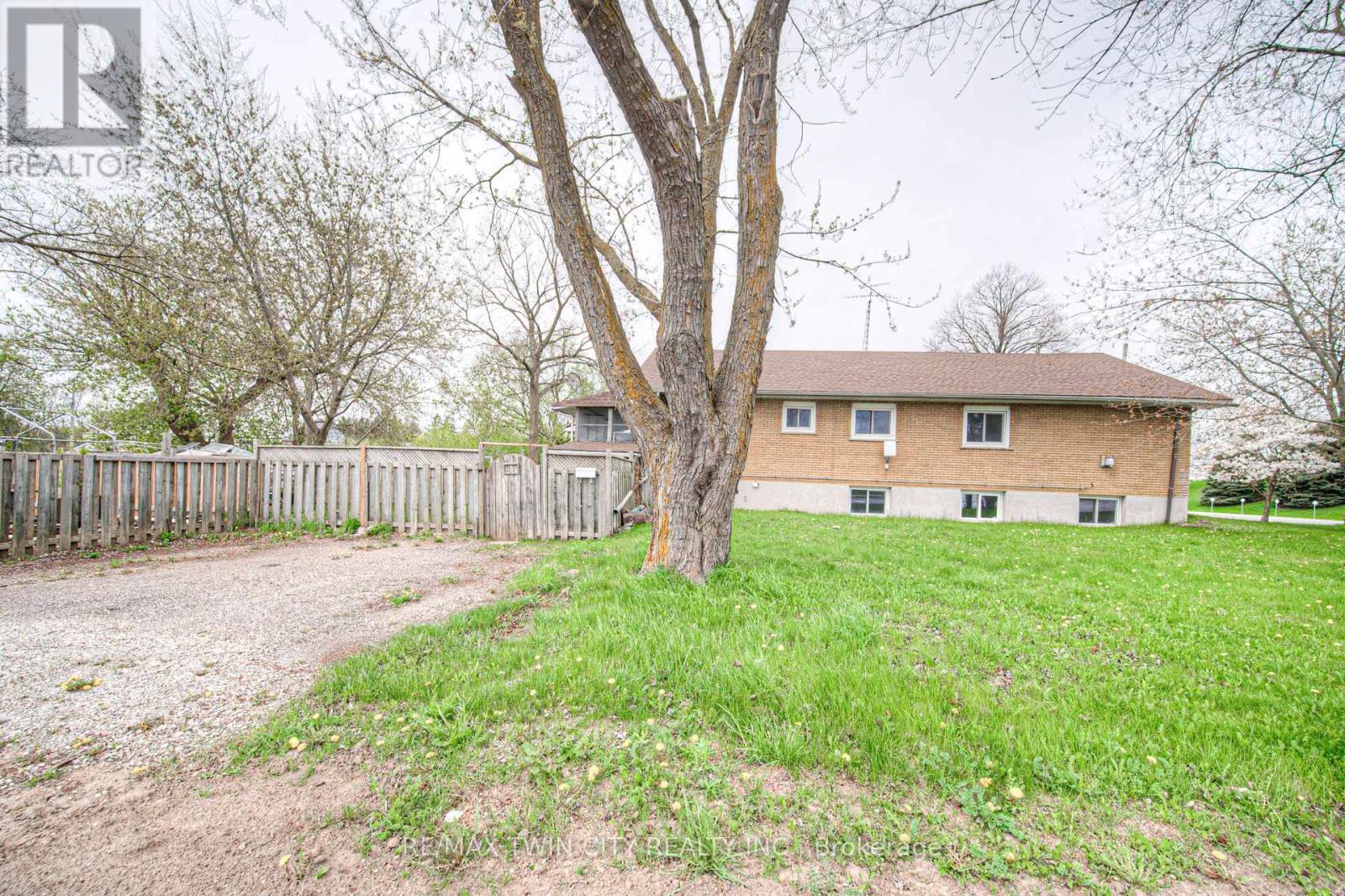 Property at 2300 FOUNTAIN STREET N image 3
