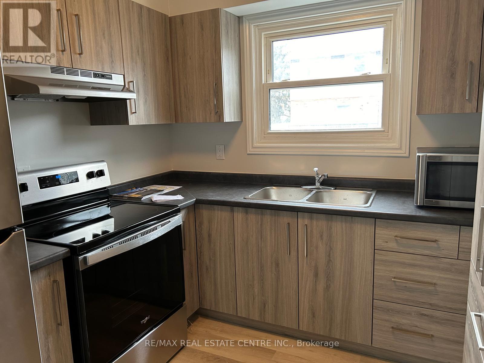 Property at 3 - 420 PIONEER DRIVE image 2