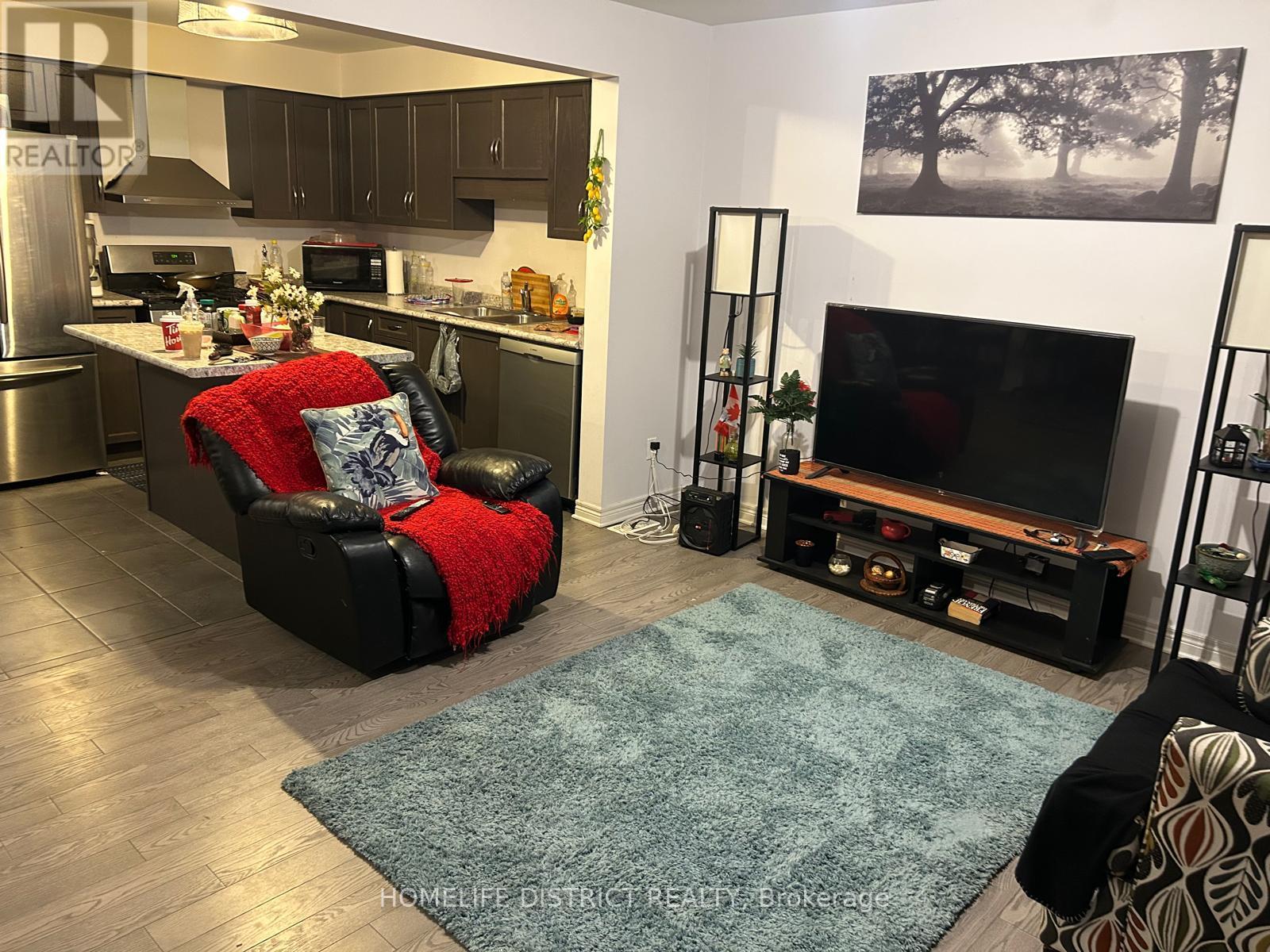 7211 Stacey Drive, Niagara Falls, Ontario  L2E 0B3 - Photo 10 - X12135369