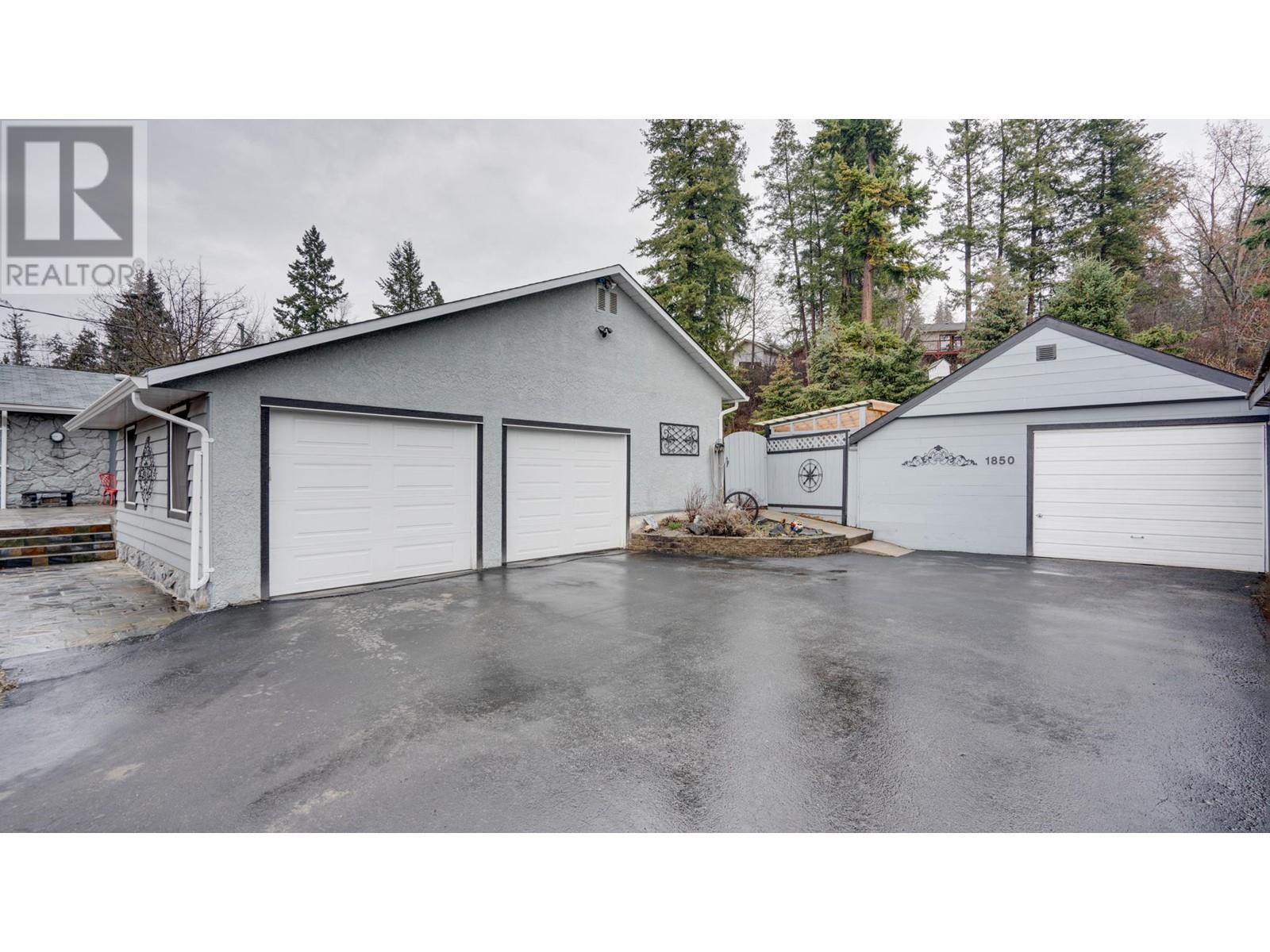 Property at 1850 Lakeshore Road image 5