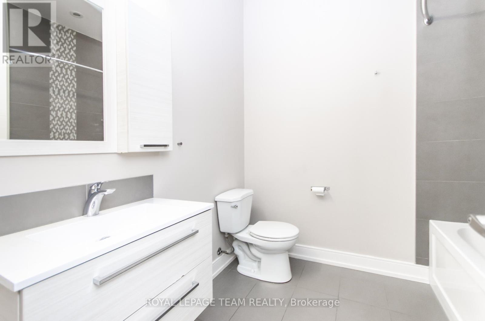 81 Norman Street, Ottawa, Ontario  K1S 3K3 - Photo 11 - X12135406