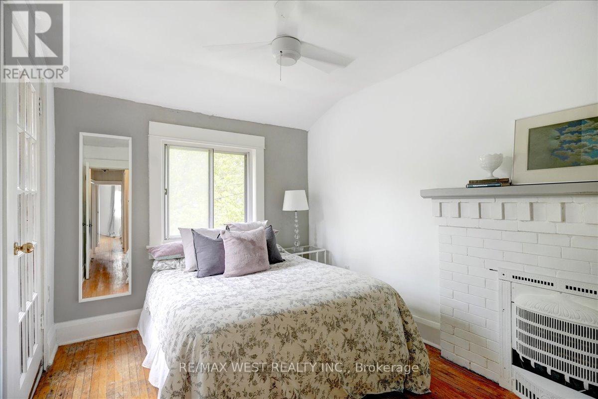 30 Glendale Avenue, Toronto, Ontario  M6R 2S7 - Photo 12 - W12134755