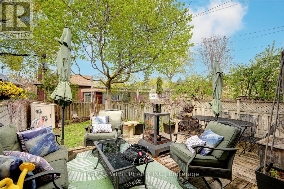 30 Glendale Avenue, Toronto, Ontario  M6R 2S7 - Photo 14 - W12134755