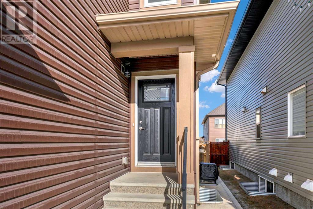 Property at 30 Savanna Gardens NE image 3