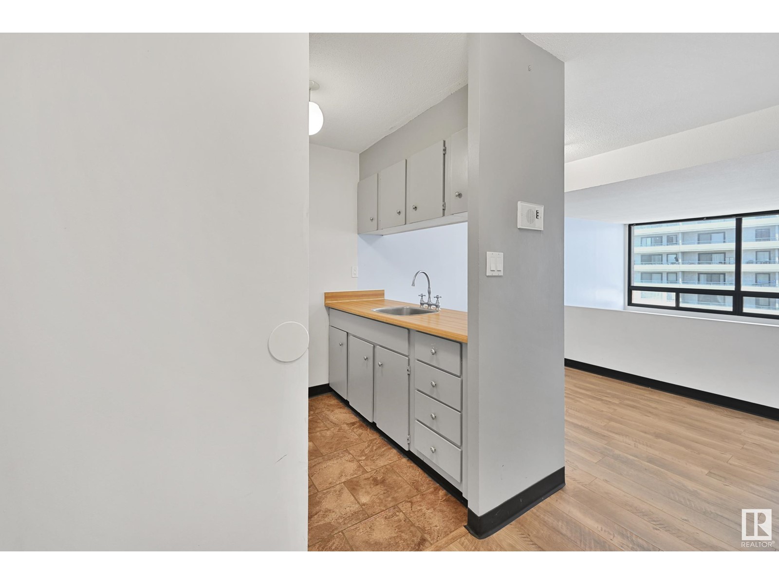 Property at #723 10160 114 ST NW image 3