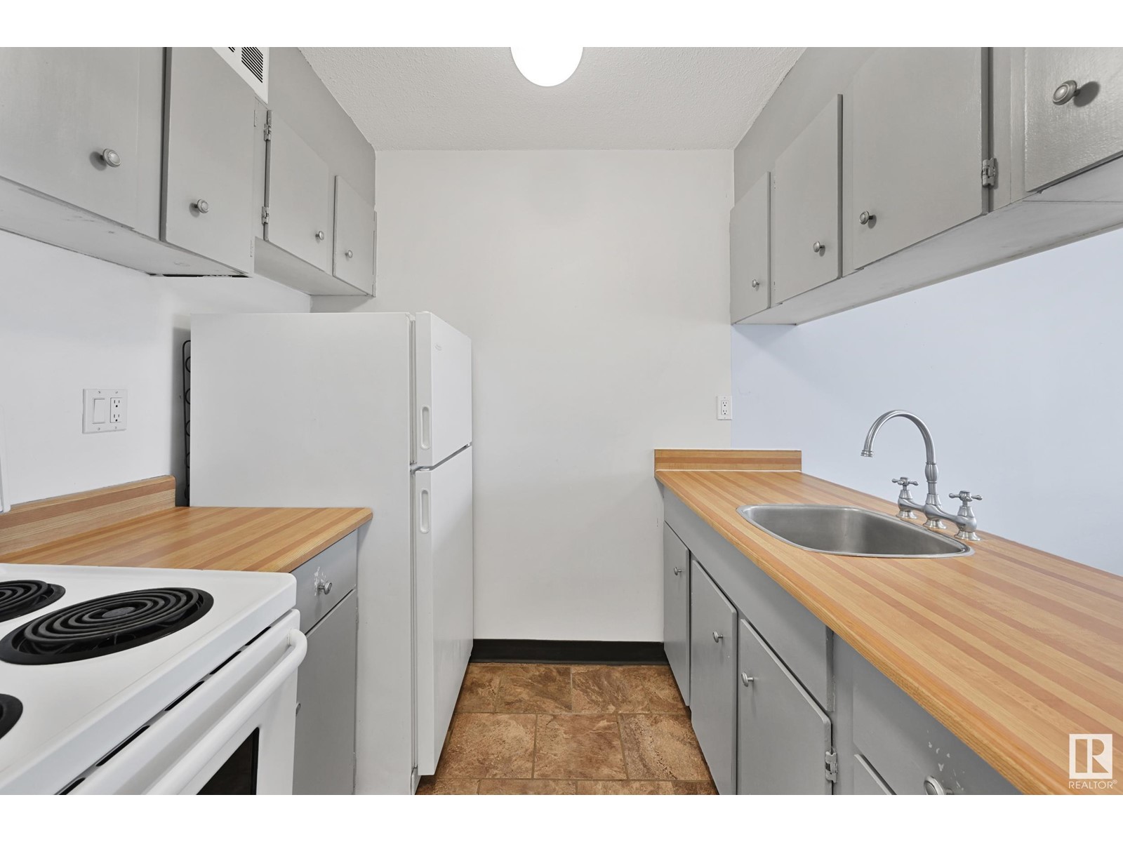 Property at #723 10160 114 ST NW image 4