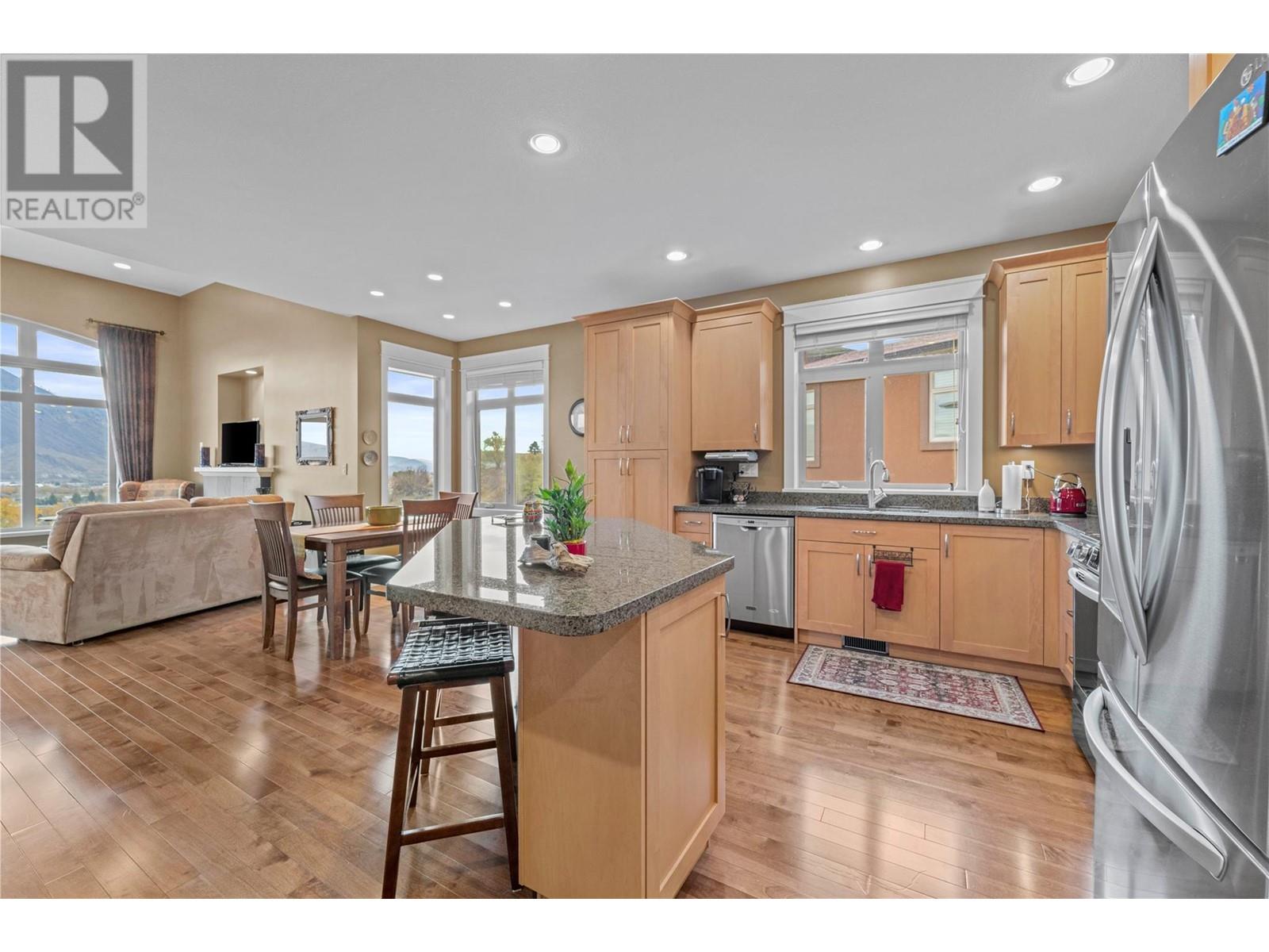 Property at 15 Hudson's Bay Trail Unit# 828 image 4