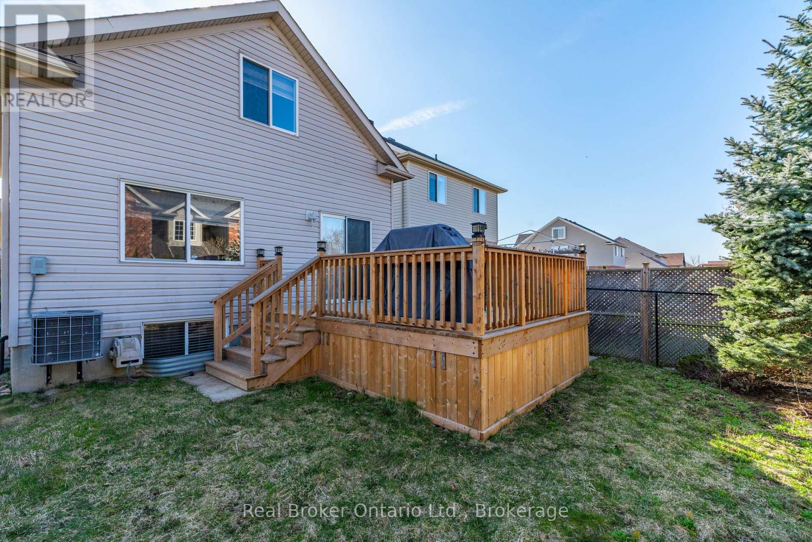 26 Sinclair Street, Guelph, Ontario  N1L 1R6 - Photo 37 - X12135445