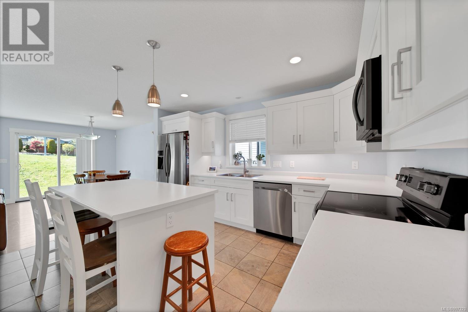 Property at 520 Marisa St image 4