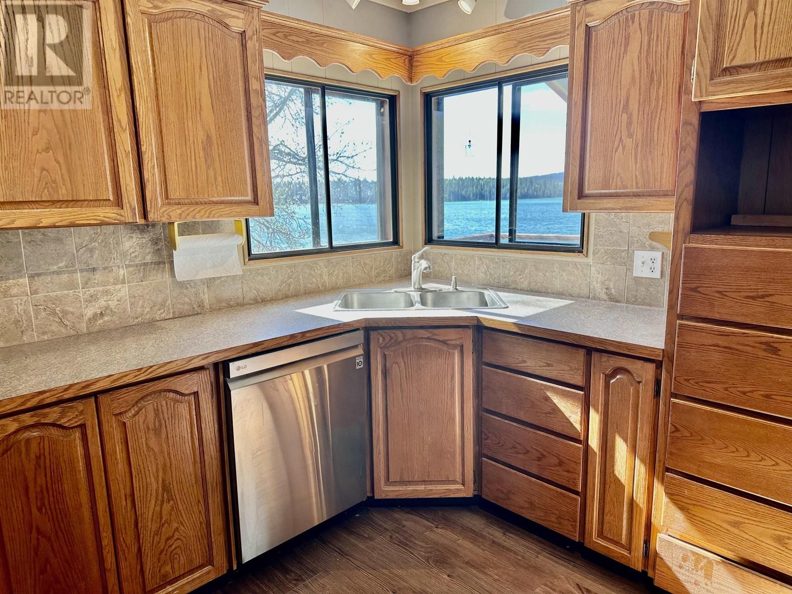 6406 Fox Crescent, 70 Mile House, British Columbia  V0K 2K1 - Photo 5 - R3000137