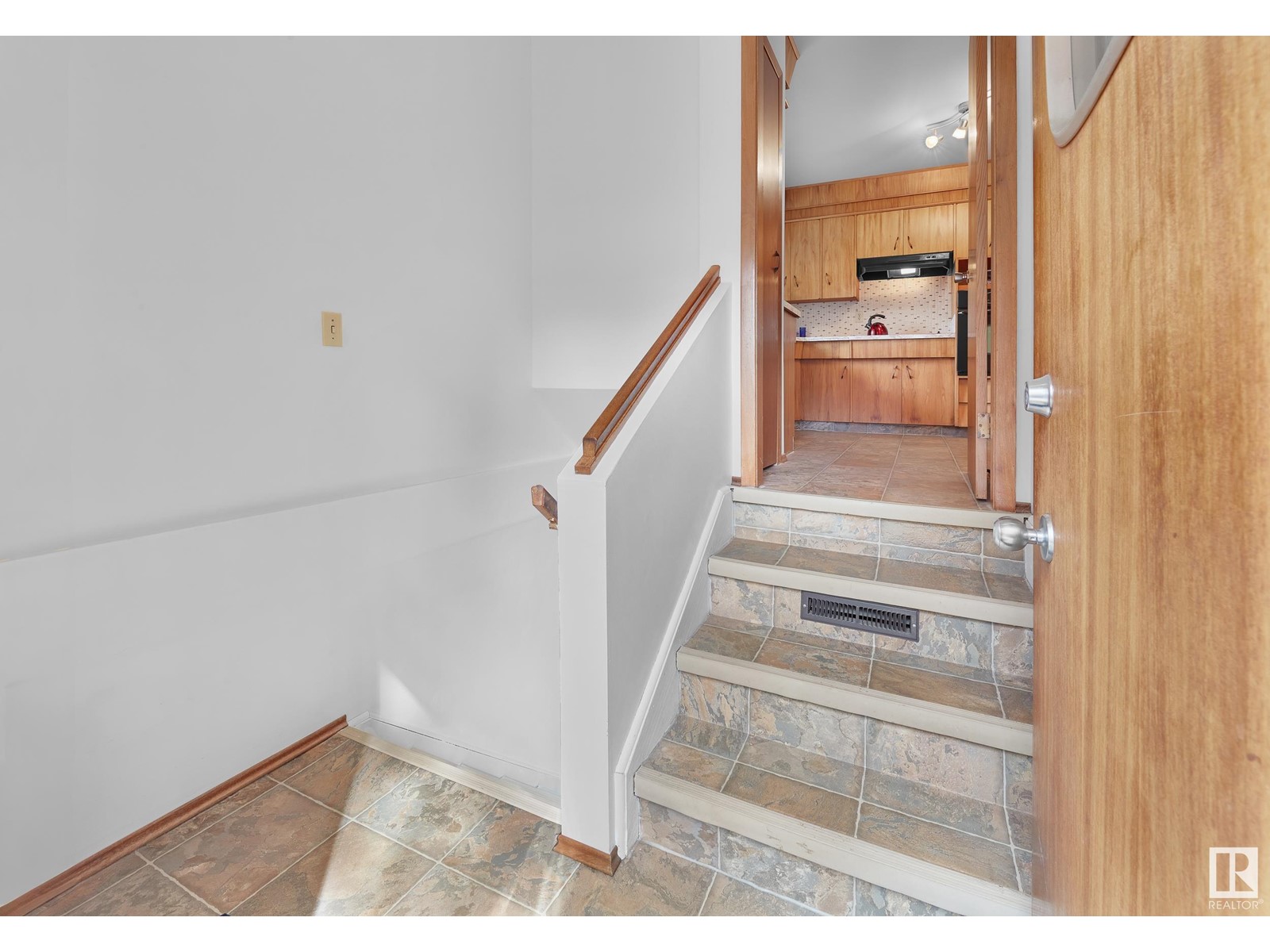 8604 Buena Vista Rd Nw, Edmonton, Alberta  T5R 5R8 - Photo 18 - E4435207