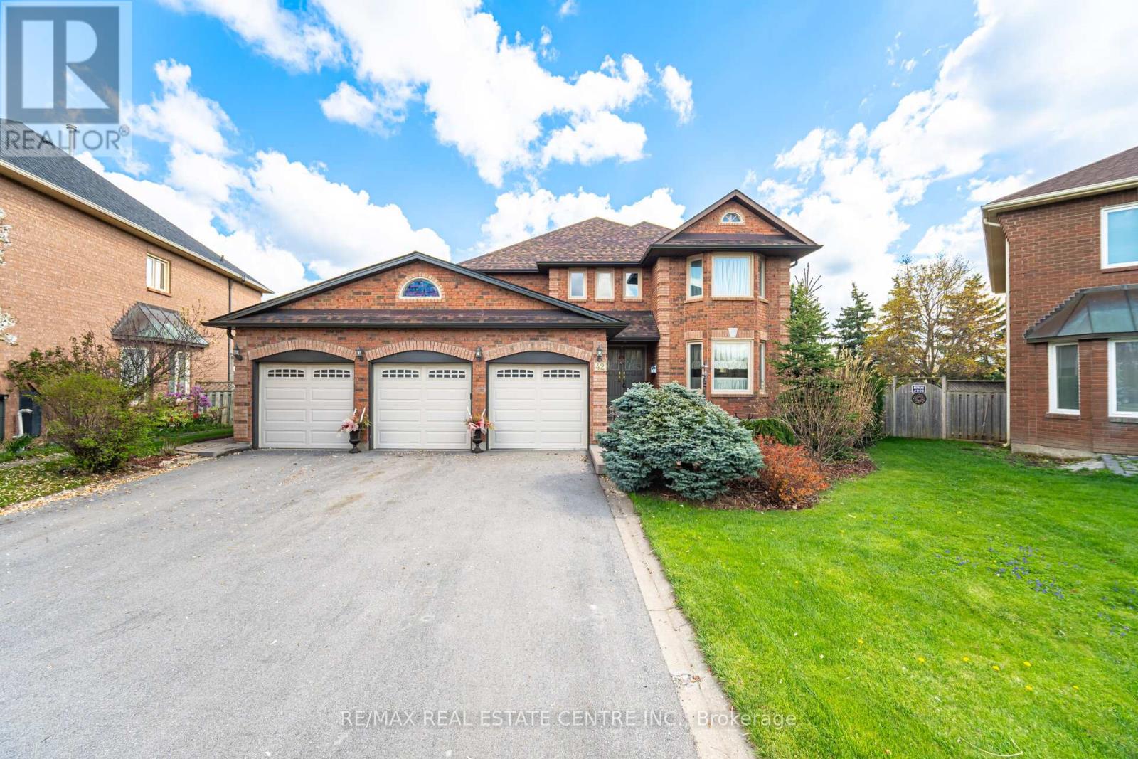 Property at 42 FERNBROOK CRESCENT image 1