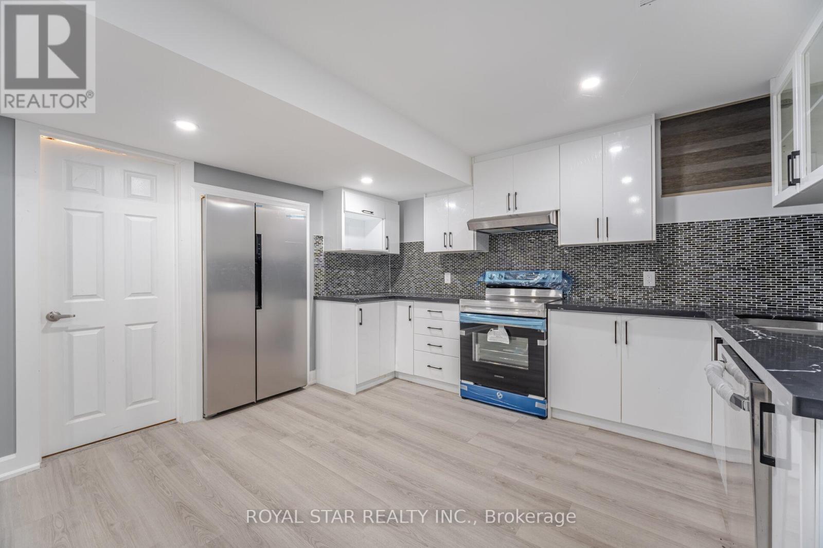 4 Cloncurry Street, Brampton, Ontario  L6P 4G3 - Photo 37 - W12135411