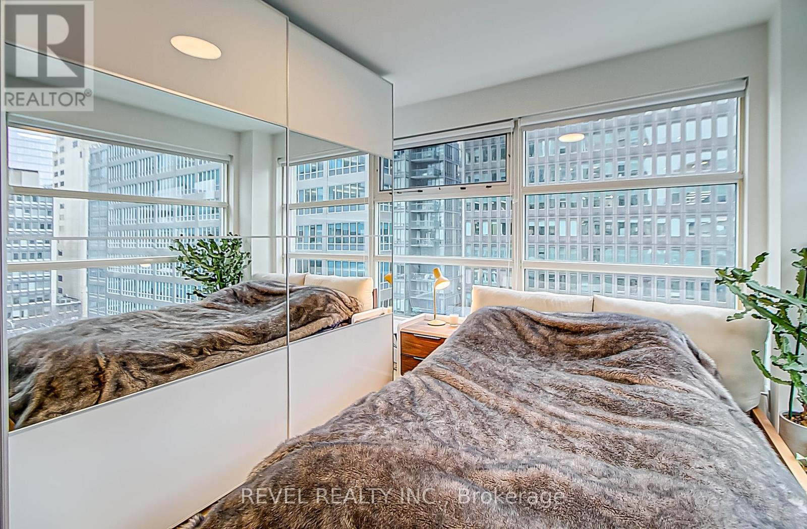 1004 - 50 Lombard Street, Toronto, Ontario  M5C 2X4 - Photo 14 - C12135466