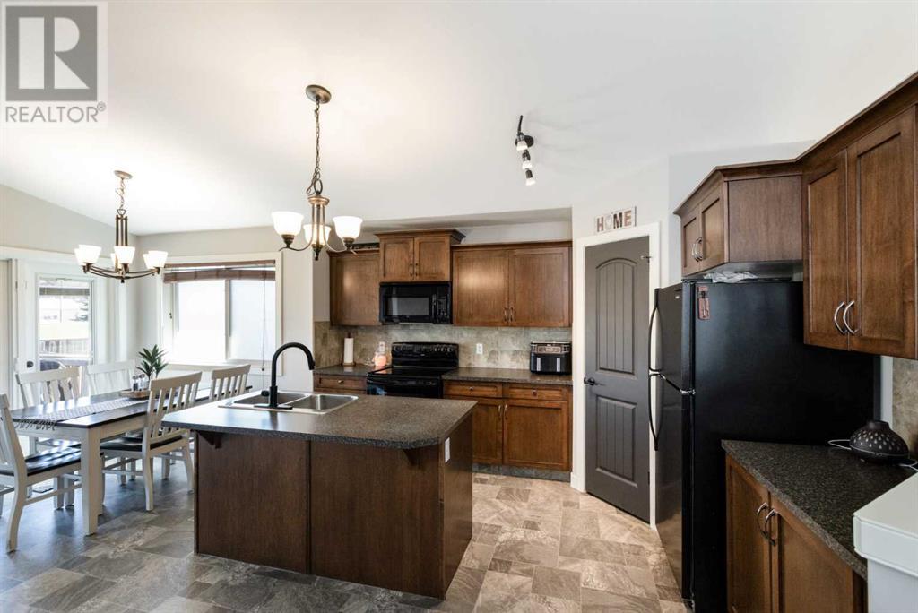 5260 48 Streetclose, Innisfail, Alberta  T4G 0B9 - Photo 6 - A2217632