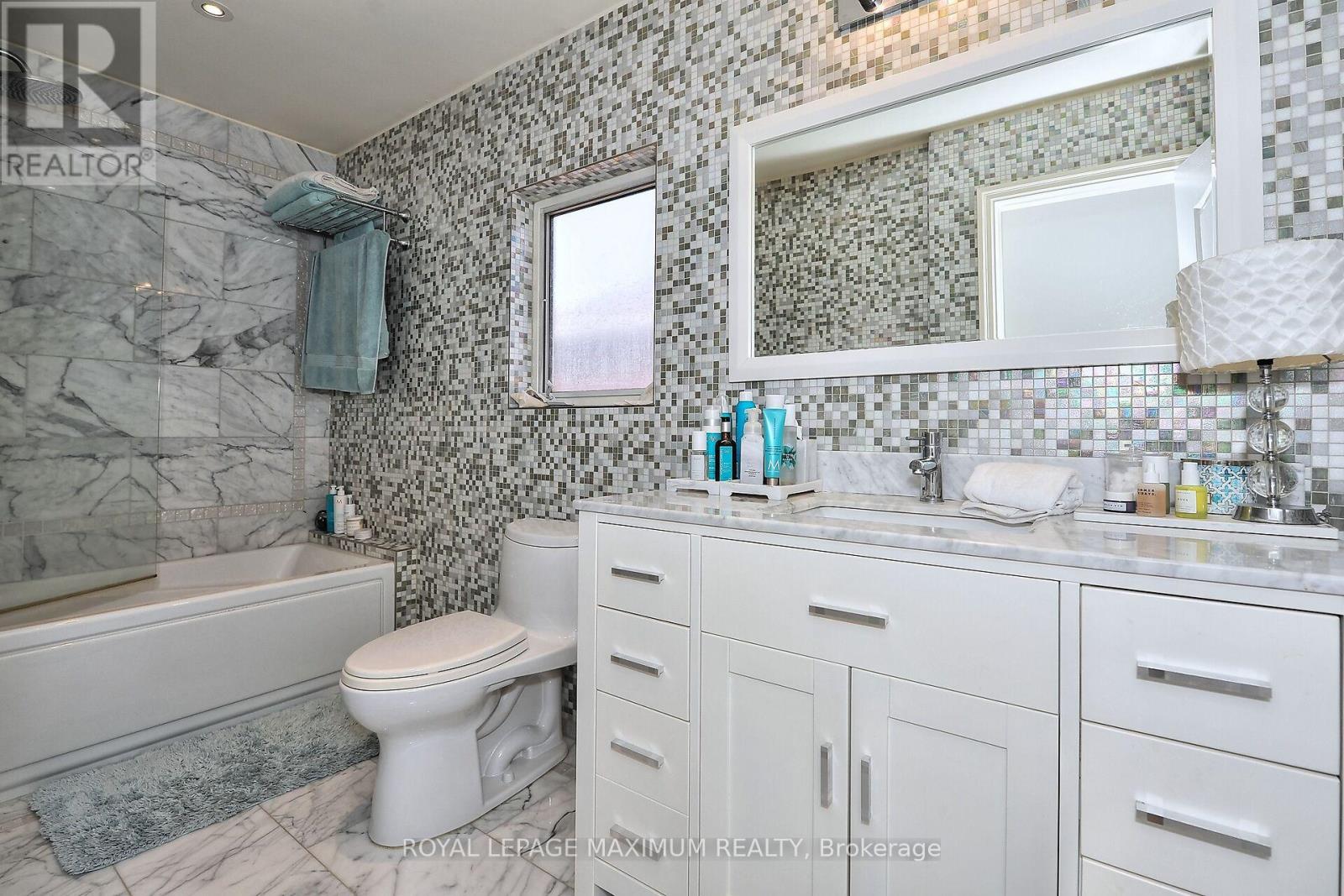 81 Thornton Crescent, Vaughan, Ontario  L6A 2T1 - Photo 25 - N12025887