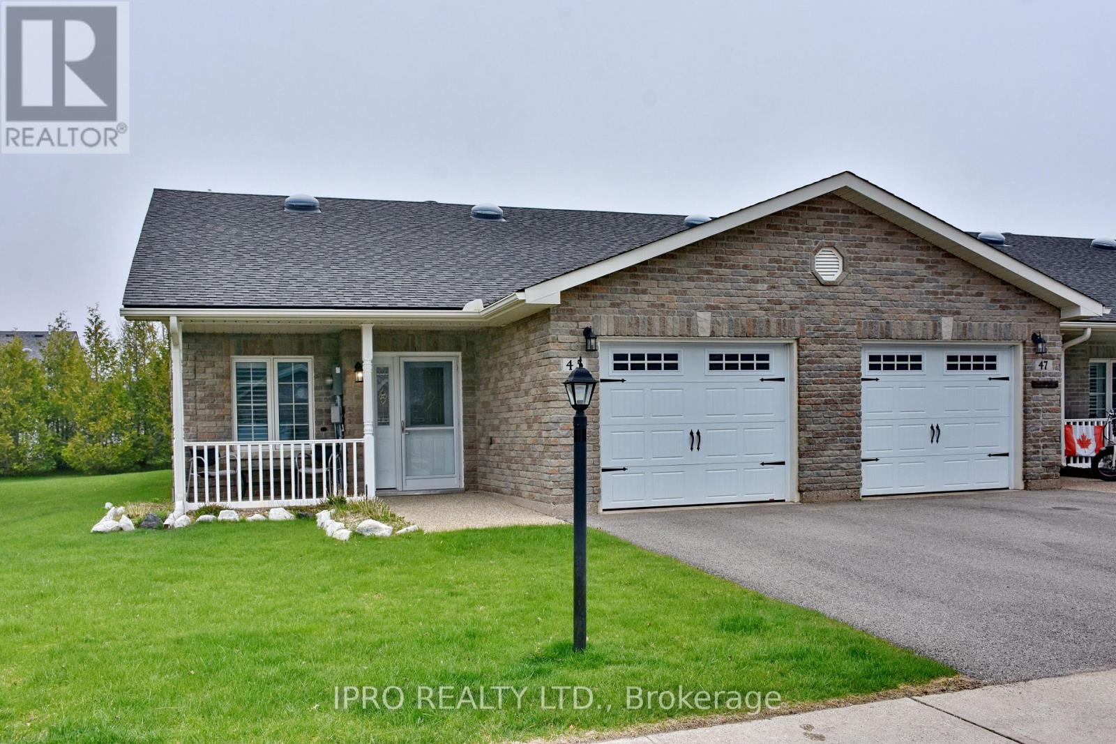 Property at 45 CLOVER CRESCENT image 1