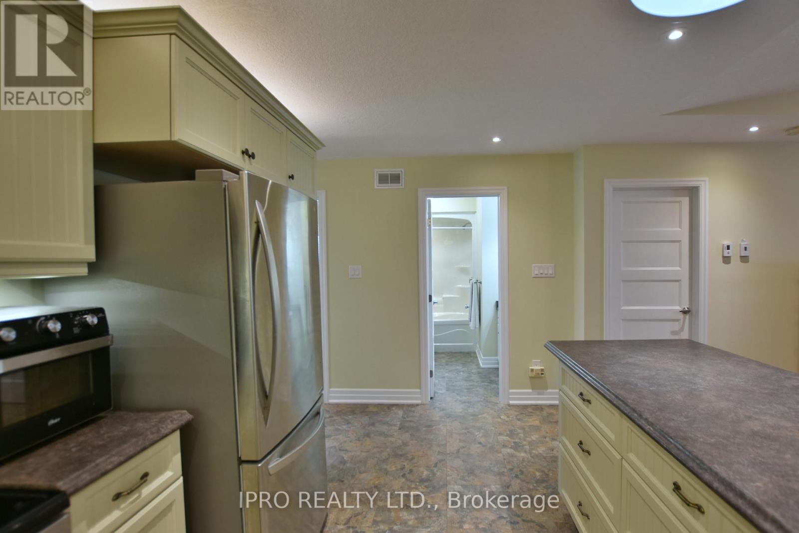 45 Clover Crescent, Wasaga Beach, Ontario  L9Z 0G4 - Photo 18 - S12135432