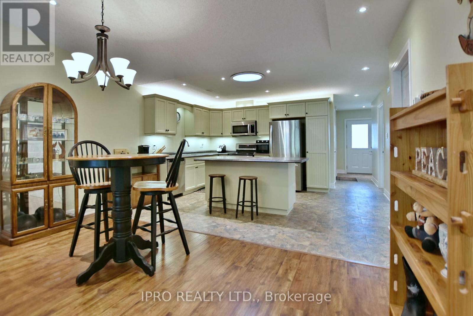 45 Clover Crescent, Wasaga Beach, Ontario  L9Z 0G4 - Photo 20 - S12135432