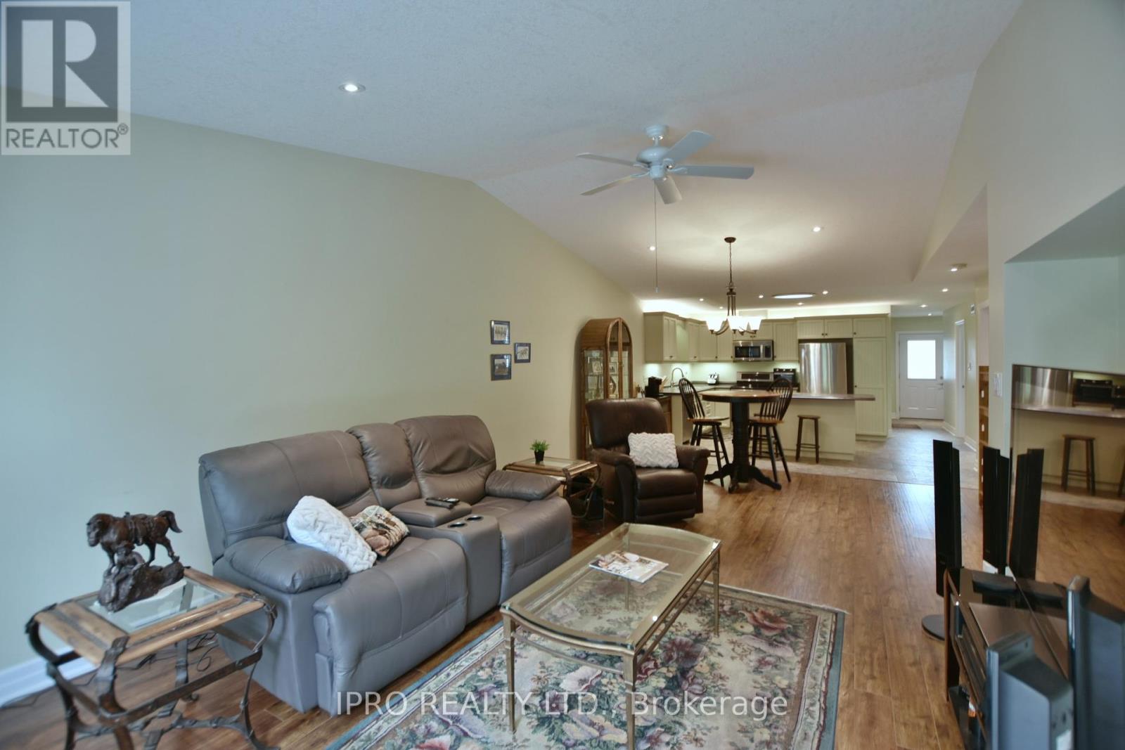 45 Clover Crescent, Wasaga Beach, Ontario  L9Z 0G4 - Photo 27 - S12135432