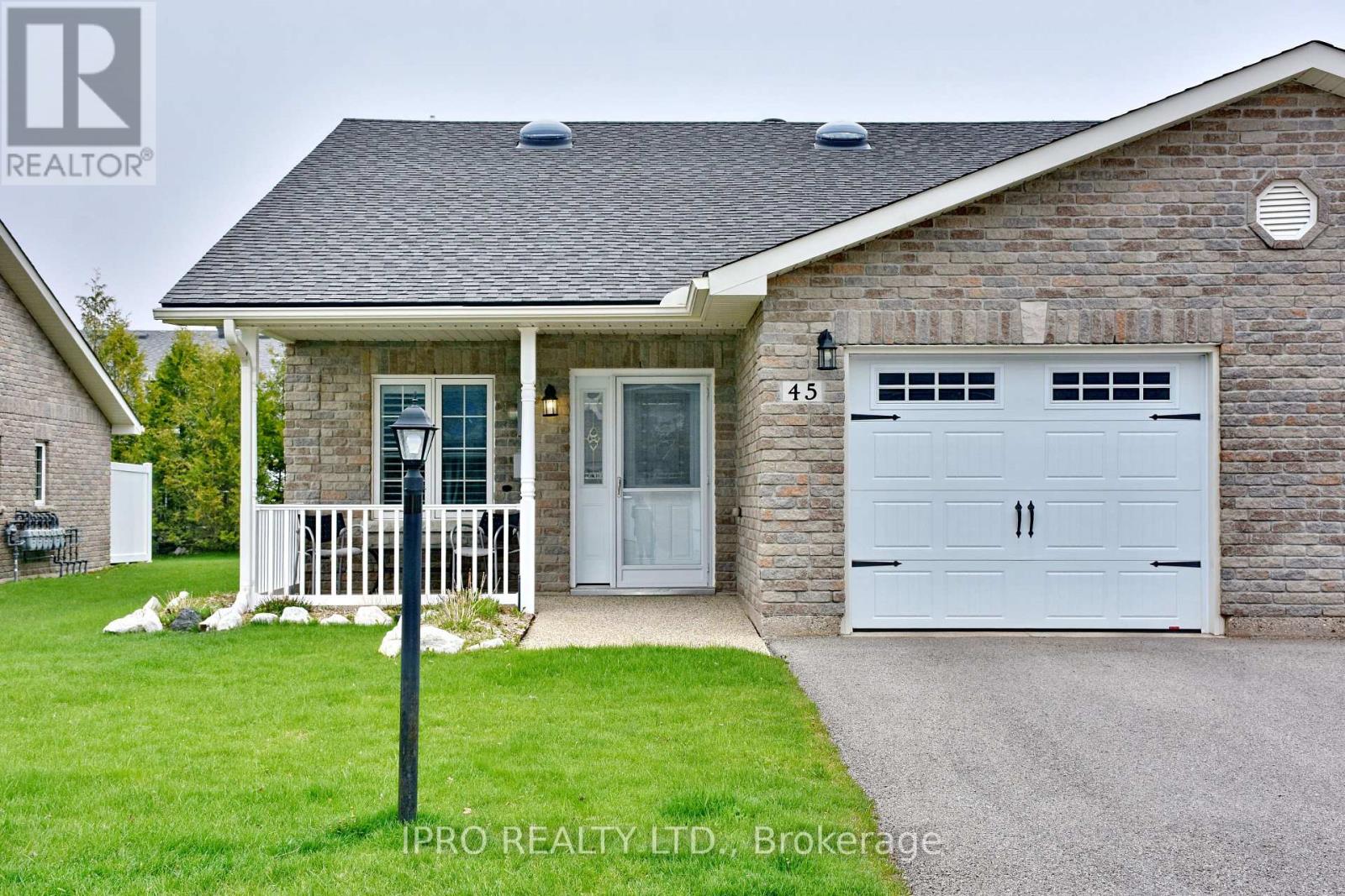 Property at 45 CLOVER CRESCENT image 3