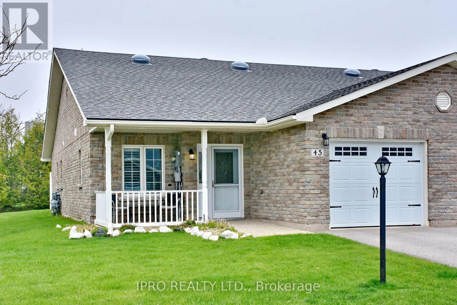 Property at 45 CLOVER CRESCENT image 4