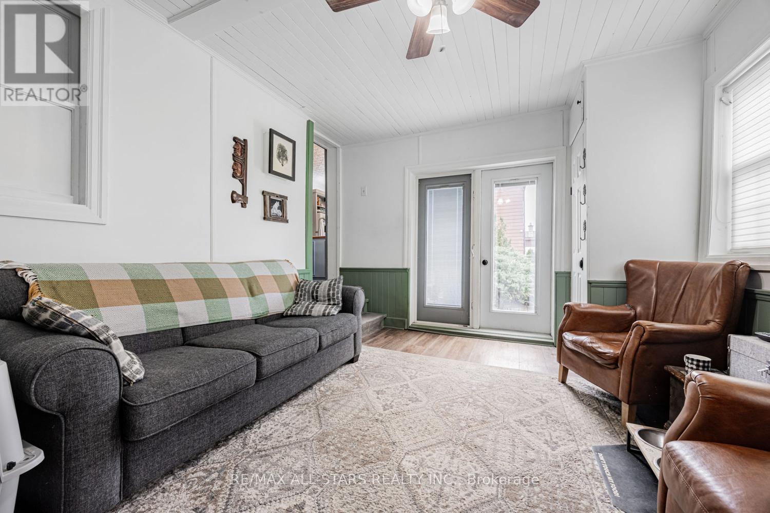 Property at 8 ALBERT STREET image 5