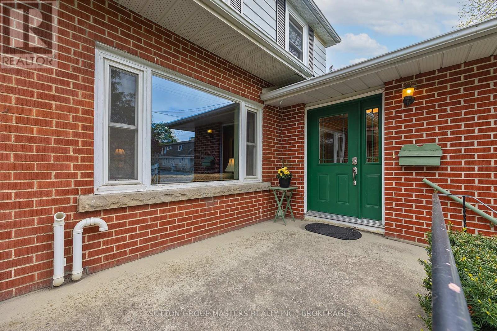 284 Helen Street, Kingston, Ontario  K7L 4P7 - Photo 4 - X12135548
