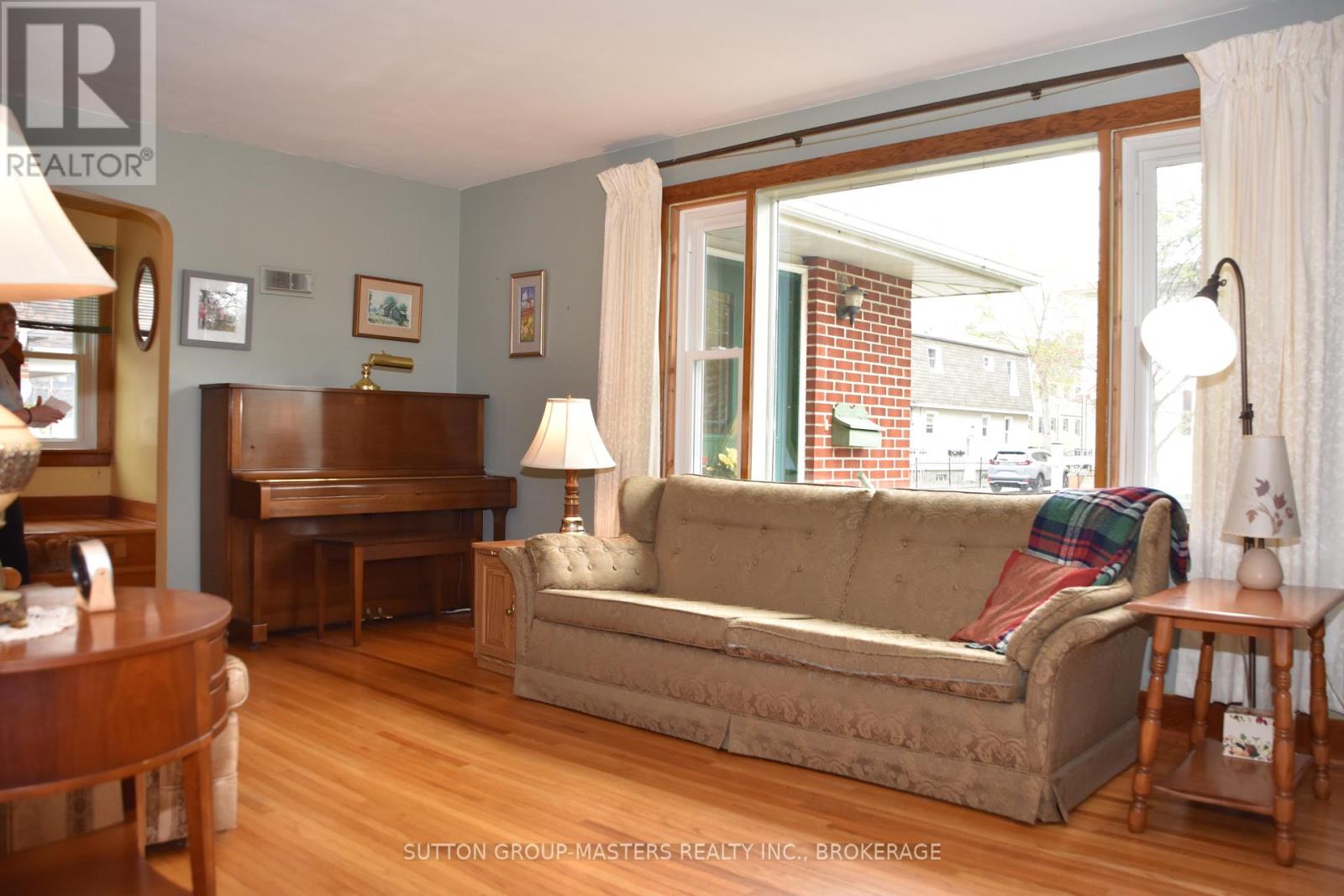284 Helen Street, Kingston, Ontario  K7L 4P7 - Photo 8 - X12135548