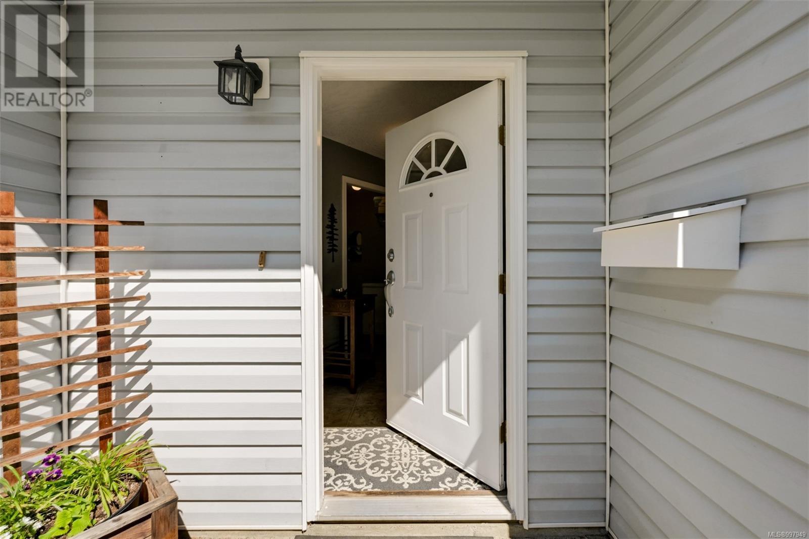 Property at 3164 Carroll St image 3