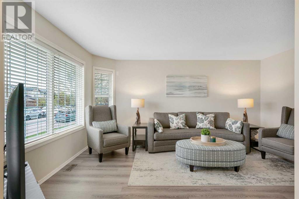 Property at 35 Everstone Way SW image 4