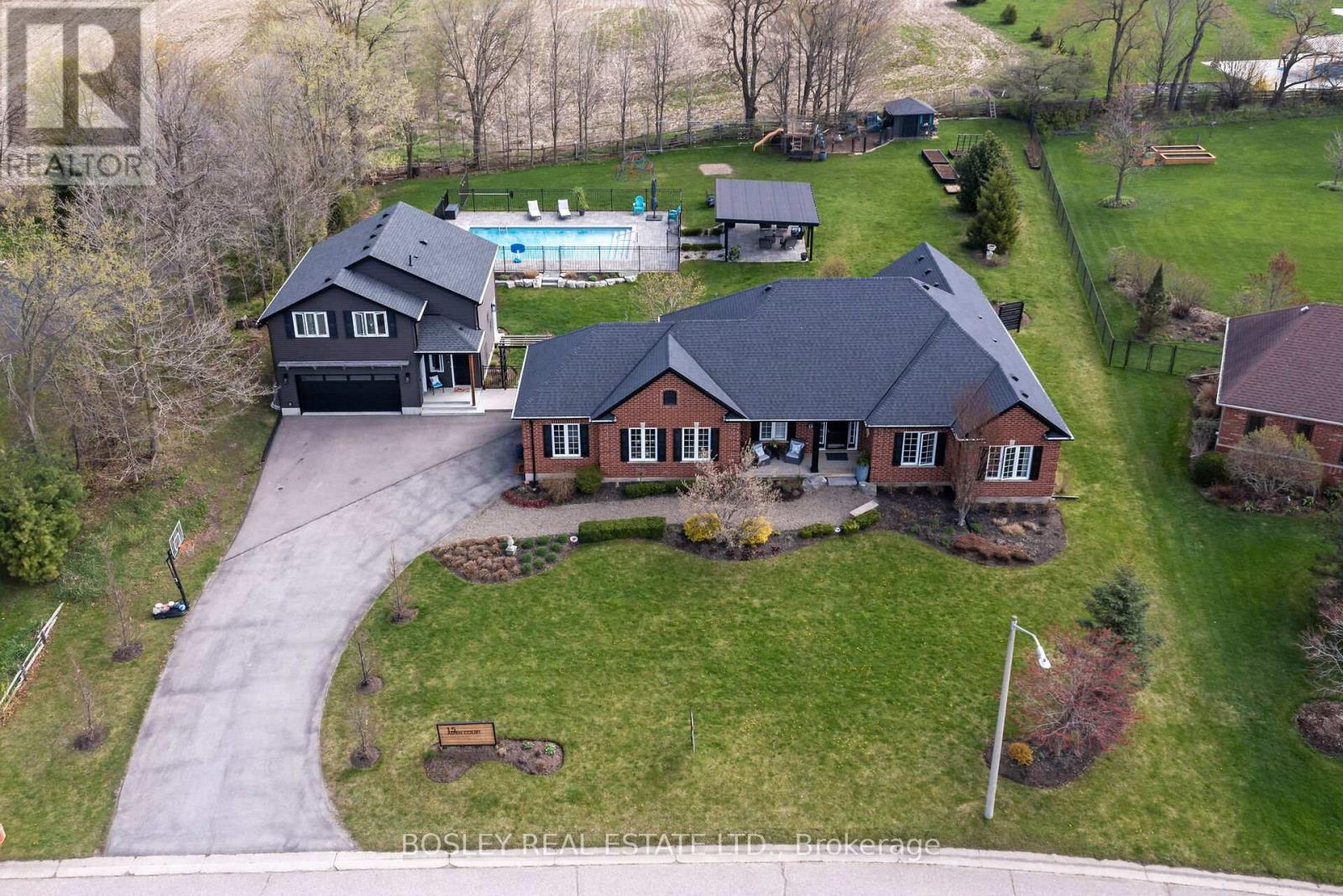 Property at 15 ASPEN COURT image 2