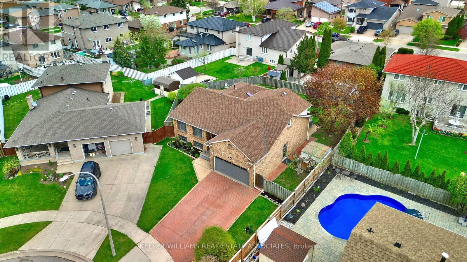 Property at 24 FARMINGDALE CRESCENT image 2